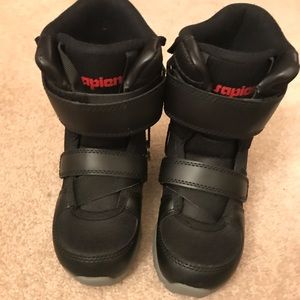 Kids size 2 snowboarding boots